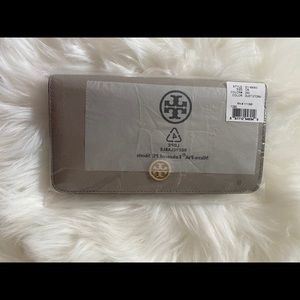 Tory Burch Robinson Continental Wallet